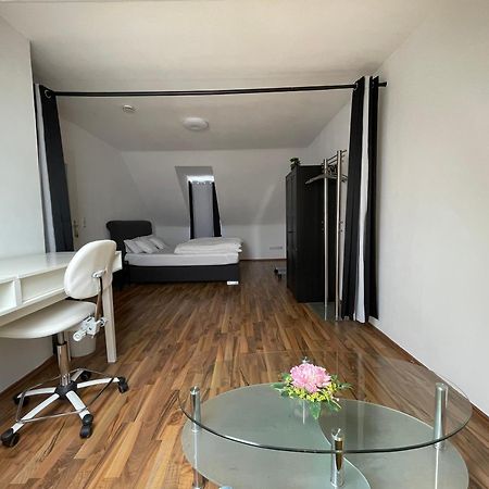 Geraeumige 3-Zimmer-Ferienwohnung Im Herzen Von Kassel Bagian luar foto