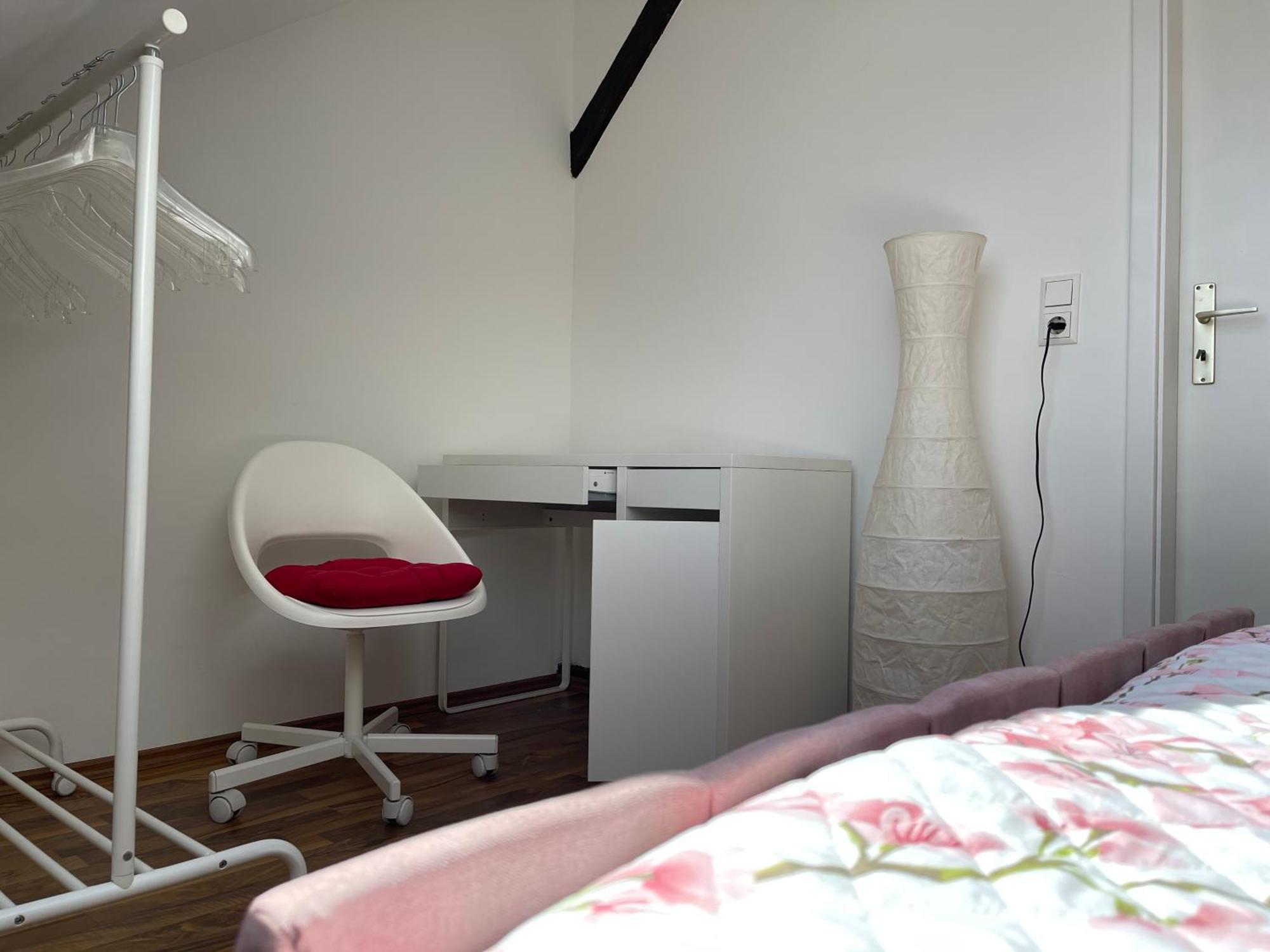 Geraeumige 3-Zimmer-Ferienwohnung Im Herzen Von Kassel Bagian luar foto