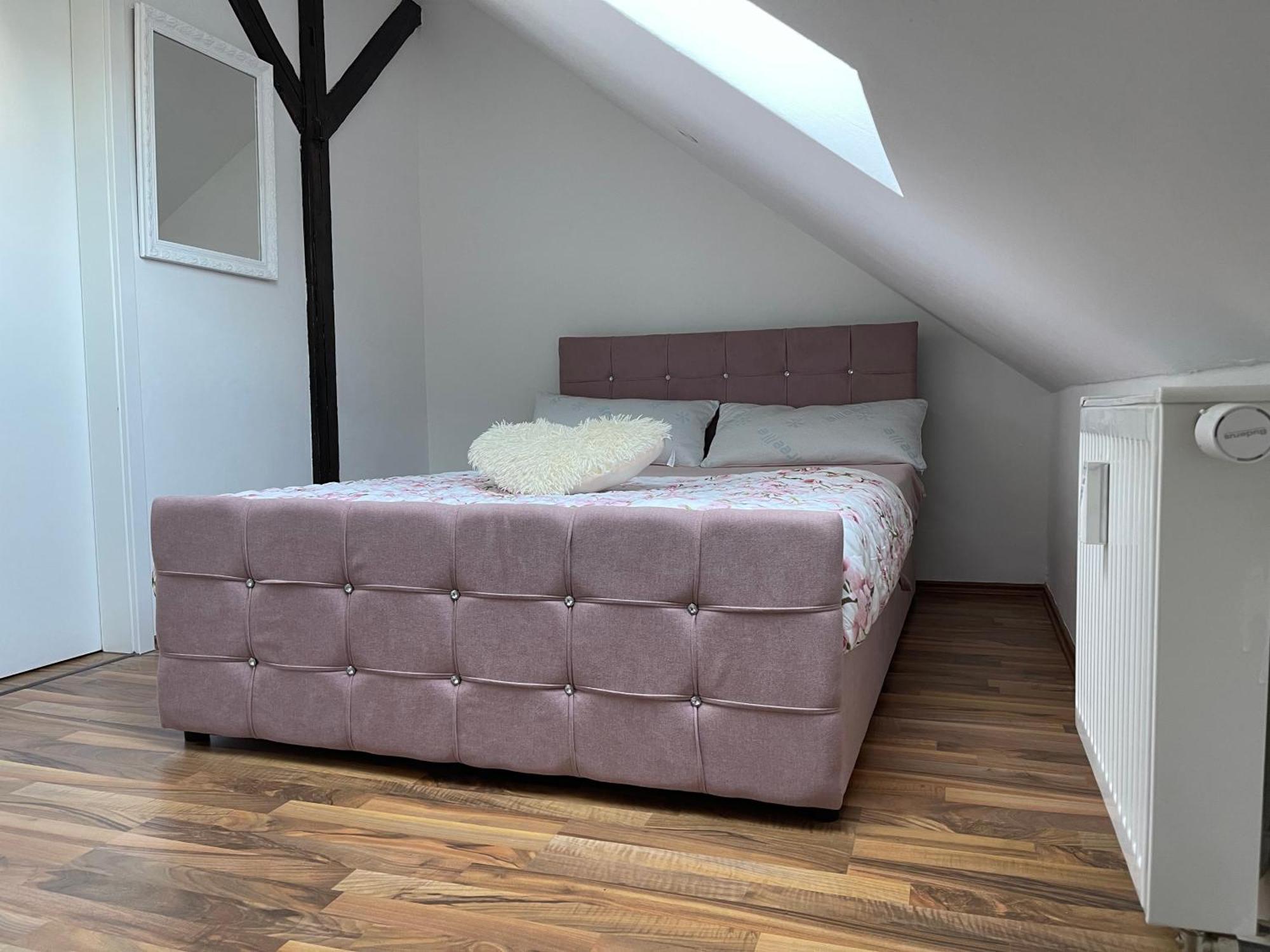 Geraeumige 3-Zimmer-Ferienwohnung Im Herzen Von Kassel Bagian luar foto