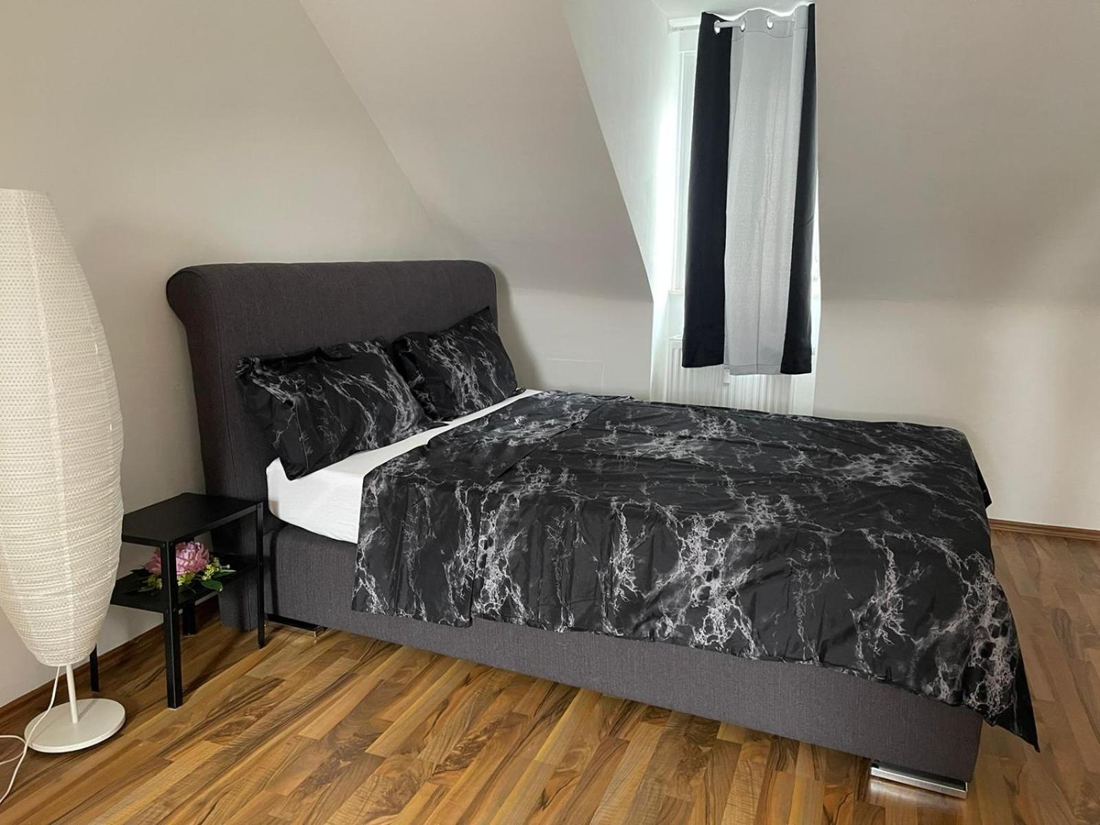 Geraeumige 3-Zimmer-Ferienwohnung Im Herzen Von Kassel Bagian luar foto