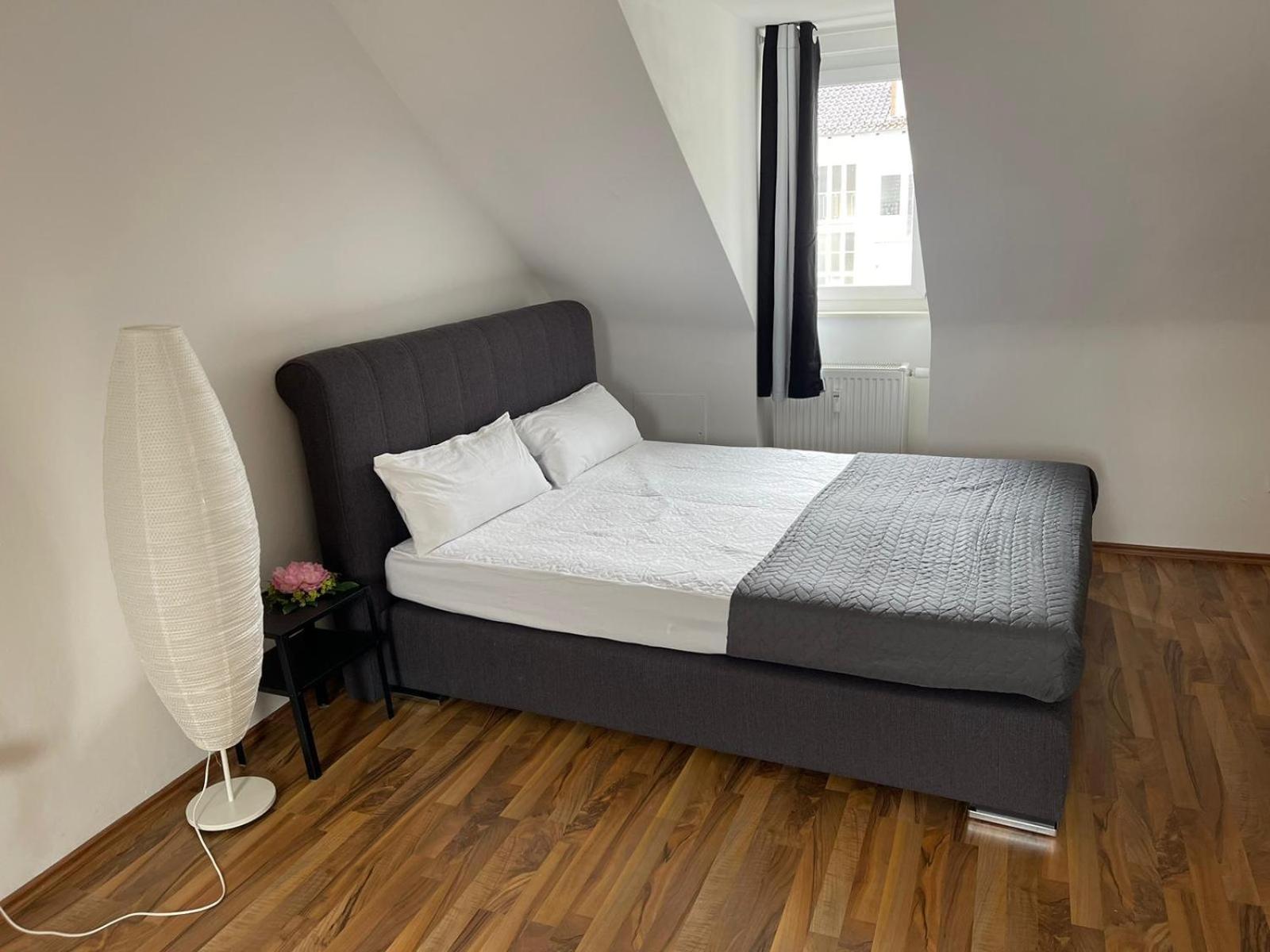 Geraeumige 3-Zimmer-Ferienwohnung Im Herzen Von Kassel Bagian luar foto