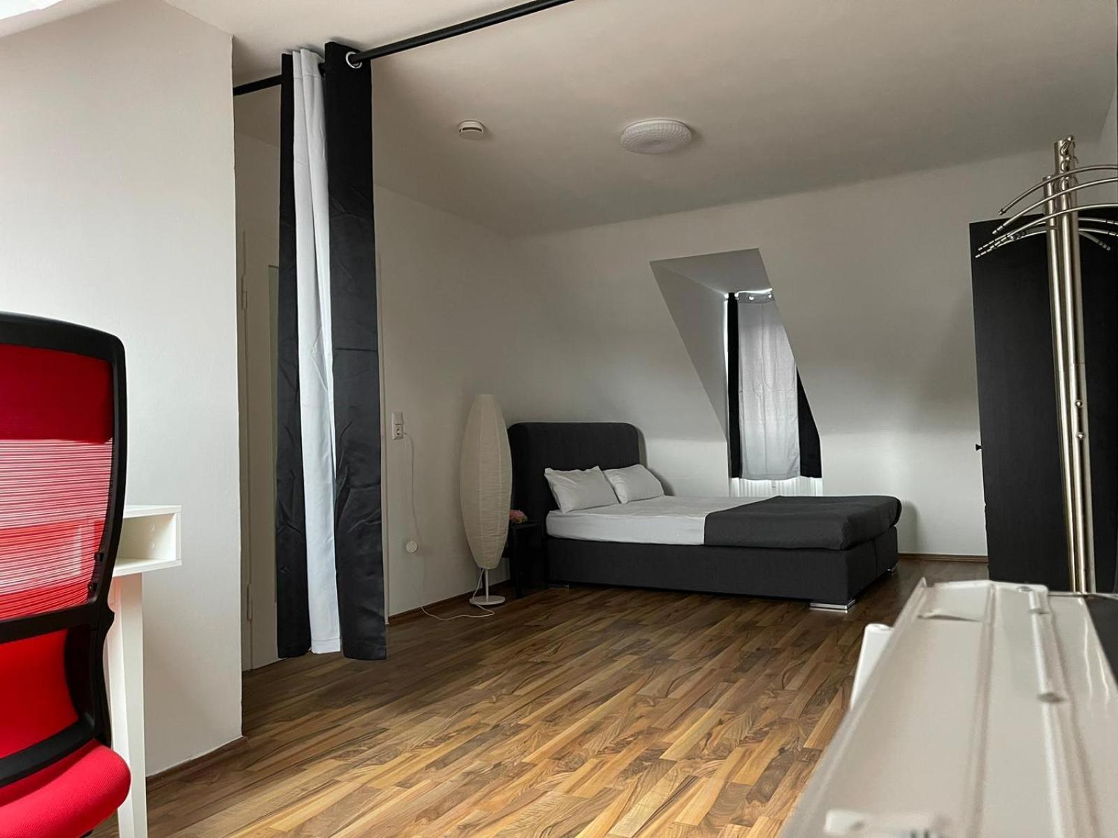 Geraeumige 3-Zimmer-Ferienwohnung Im Herzen Von Kassel Bagian luar foto