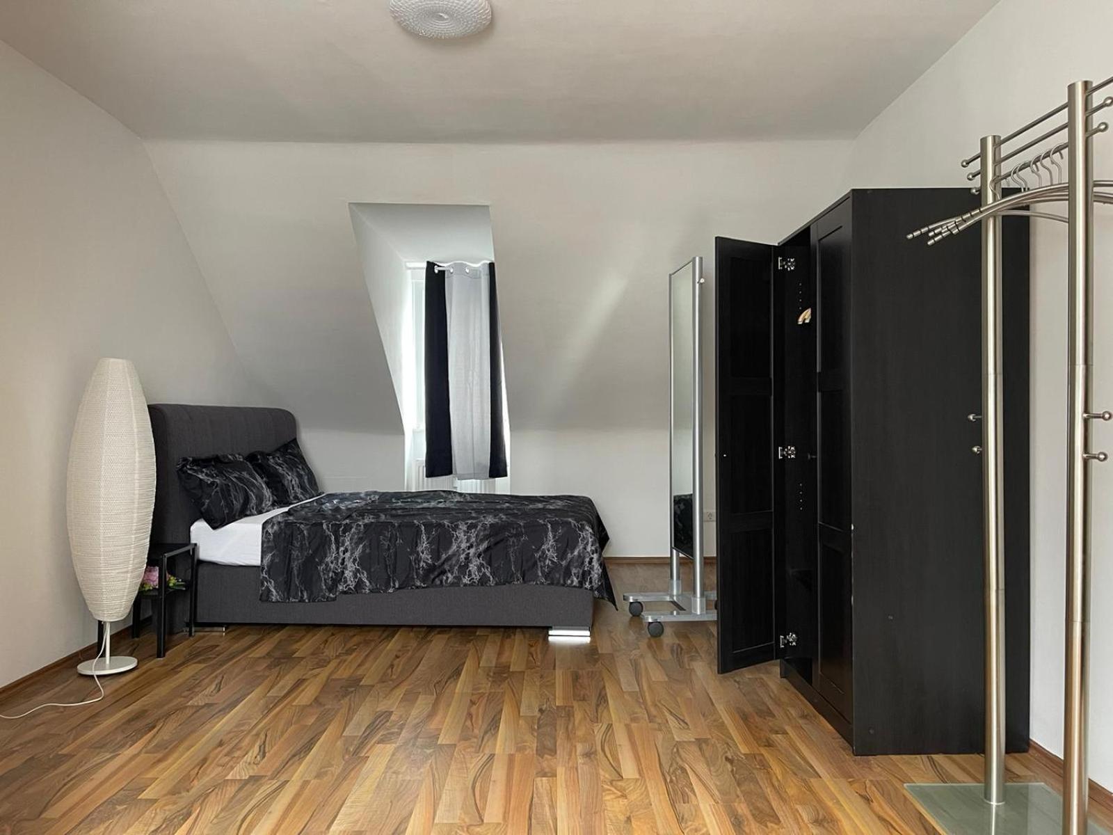 Geraeumige 3-Zimmer-Ferienwohnung Im Herzen Von Kassel Bagian luar foto