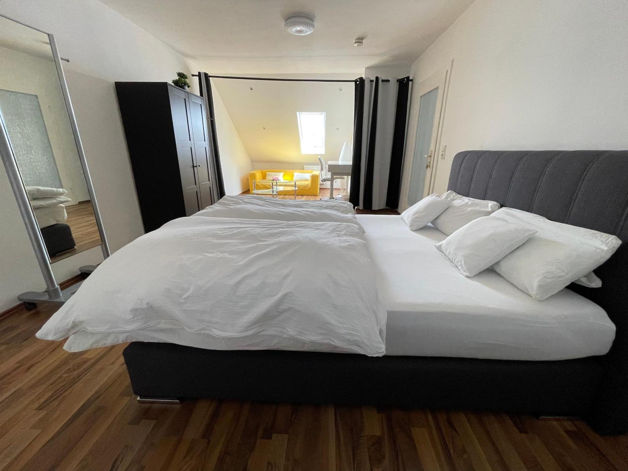 Geraeumige 3-Zimmer-Ferienwohnung Im Herzen Von Kassel Bagian luar foto