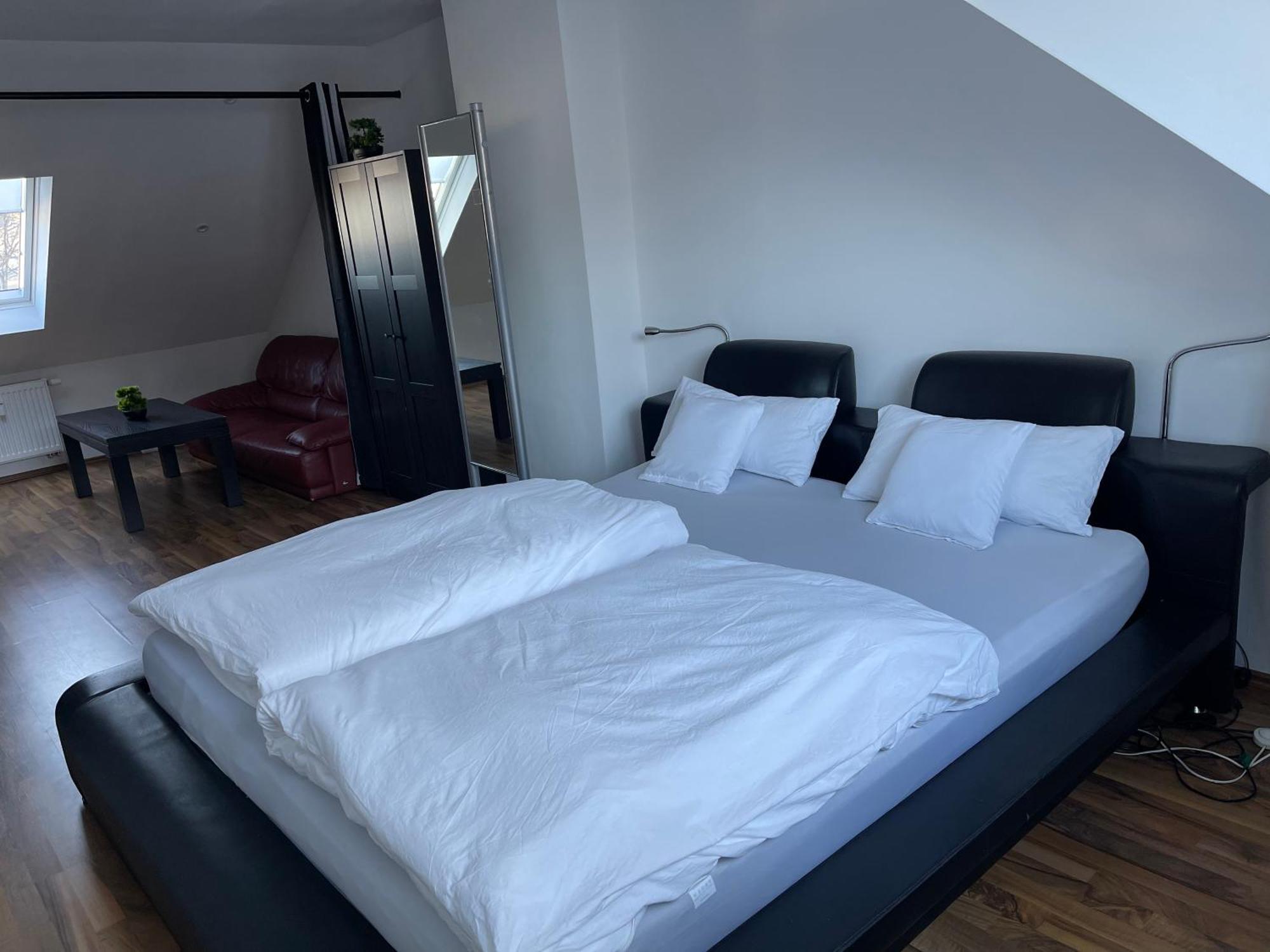 Geraeumige 3-Zimmer-Ferienwohnung Im Herzen Von Kassel Bagian luar foto